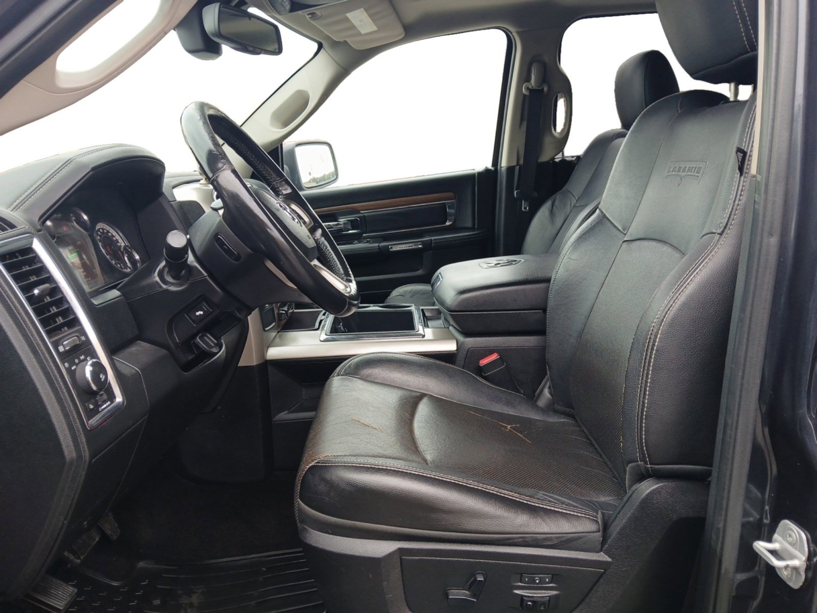 Used 2014 RAM 1500 Laramie w/ Convenience Group image 9