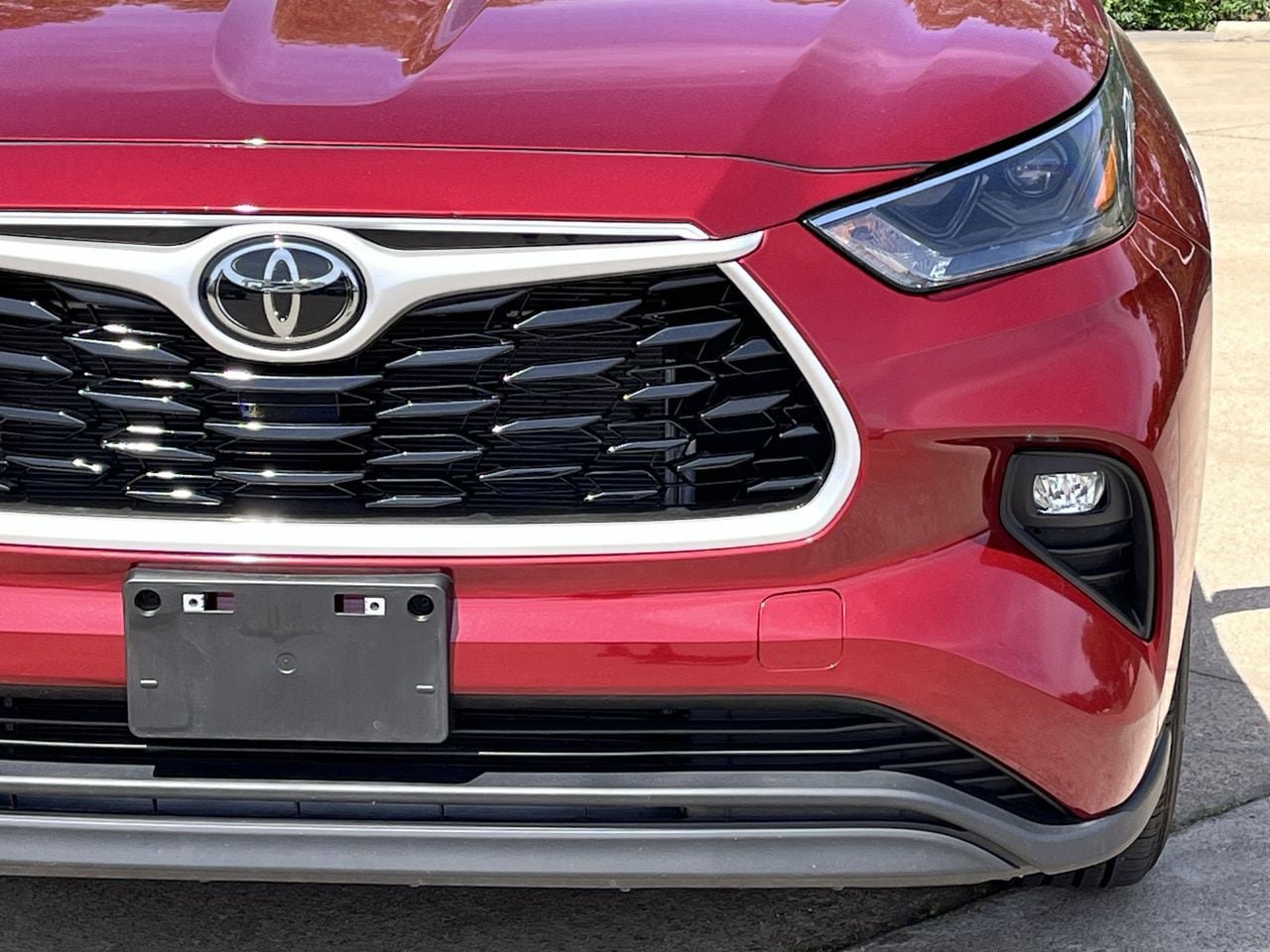 Used 2024 Toyota Highlander XLE FWD image 8