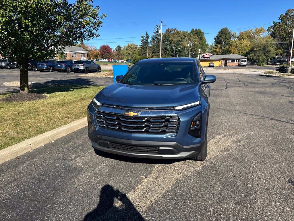 Used 2026 Chevrolet Equinox LT FWD image 2