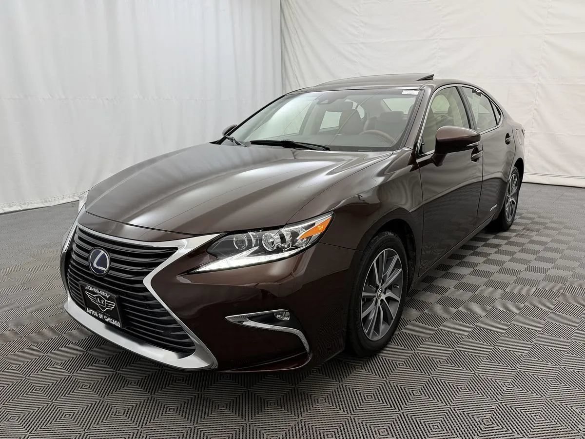 Used 2018 Lexus ES 300h w/ Luxury Package FWD image 2