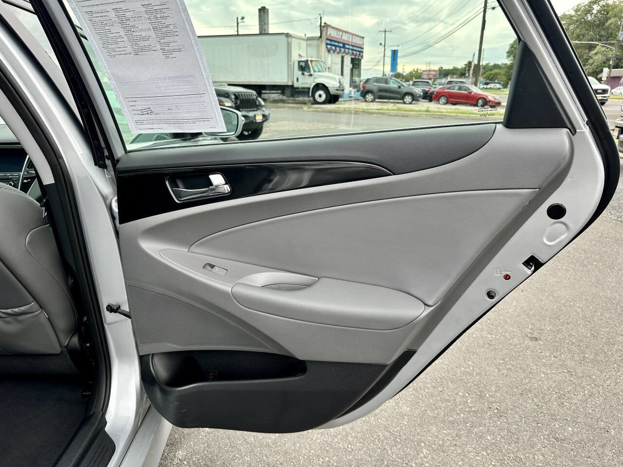 Used 2014 Hyundai Sonata SE w/ Premium Package 04 FWD image 16