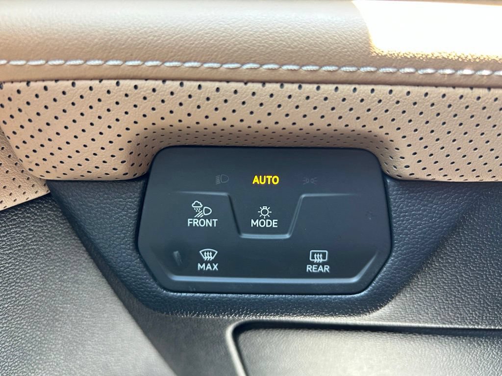 Used 2024 Volkswagen Atlas Cross Sport SEL R-Line AWD/4WD image 57