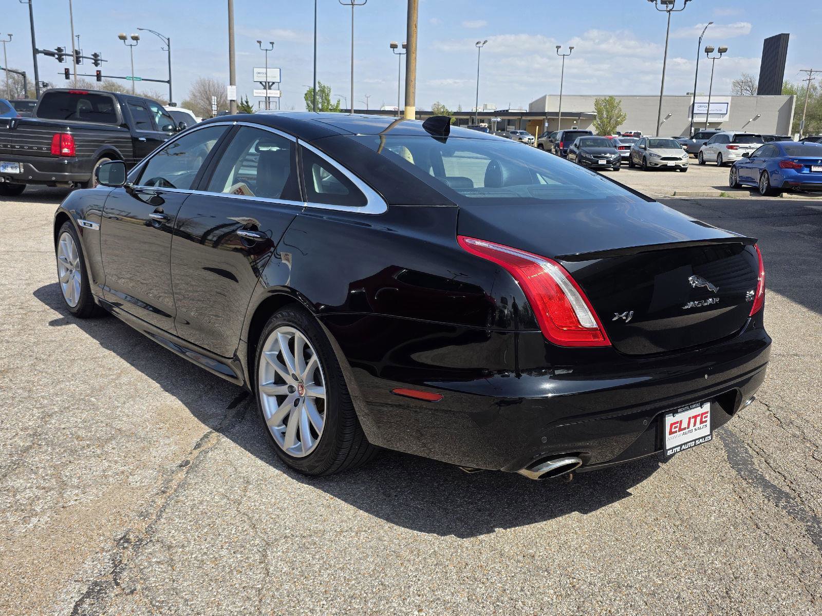 Used 2017 Jaguar XJ R-Sport AWD/4WD image 7