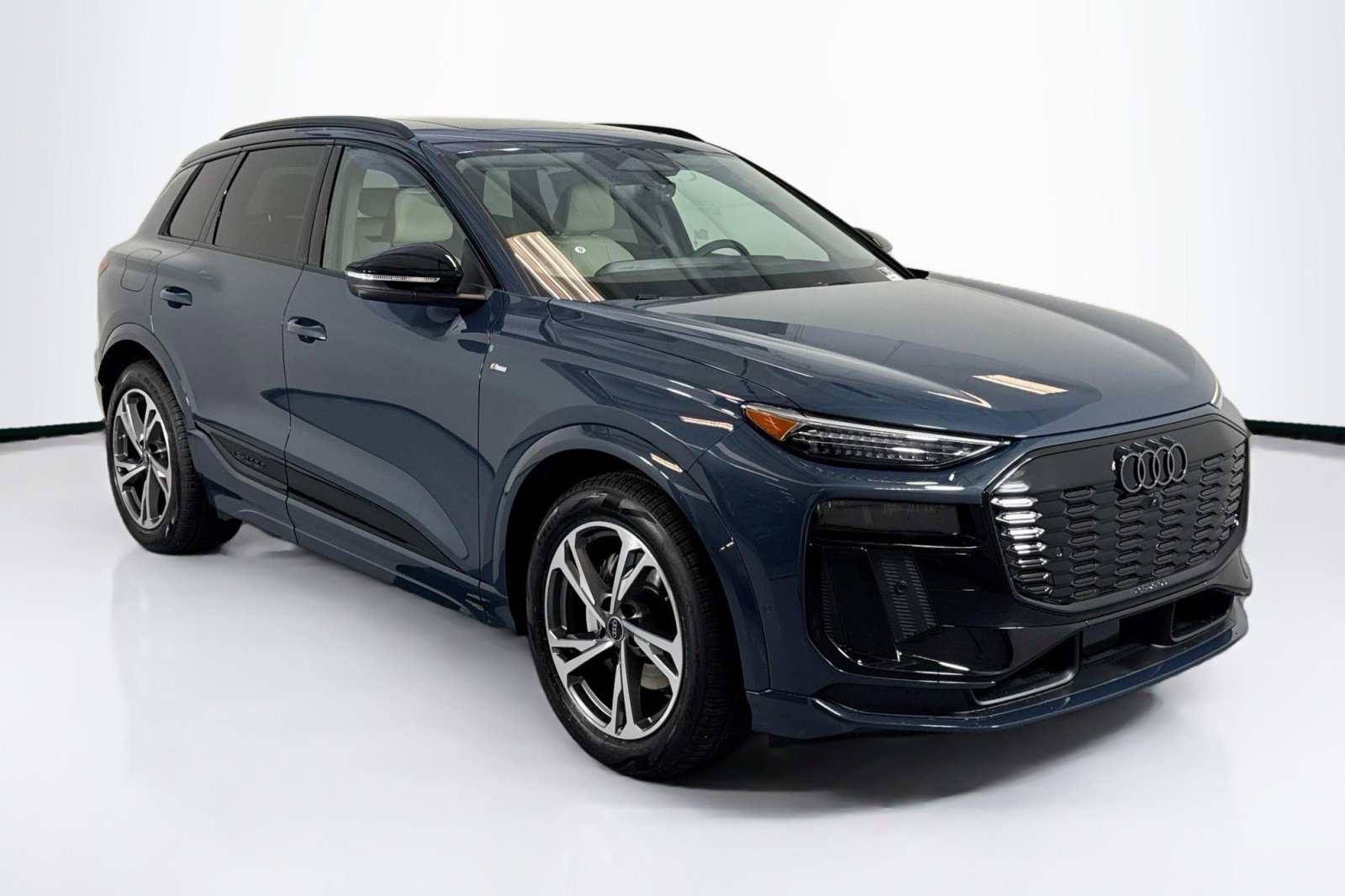 New 2027 Audi Q6 e-tron Prestige AWD/4WD image 3