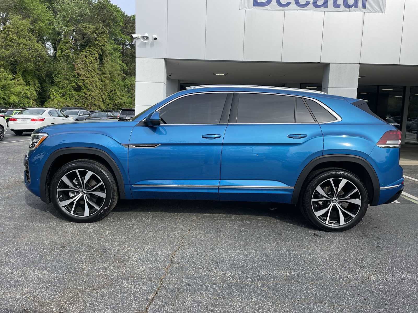 Used 2024 Volkswagen Atlas Cross Sport SEL Premium R-Line image 2