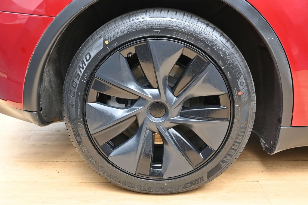 Used 2024 Tesla Model Y Long Range RWD image 12