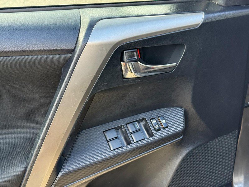 Used 2015 Toyota RAV4 XLE AWD/4WD image 18