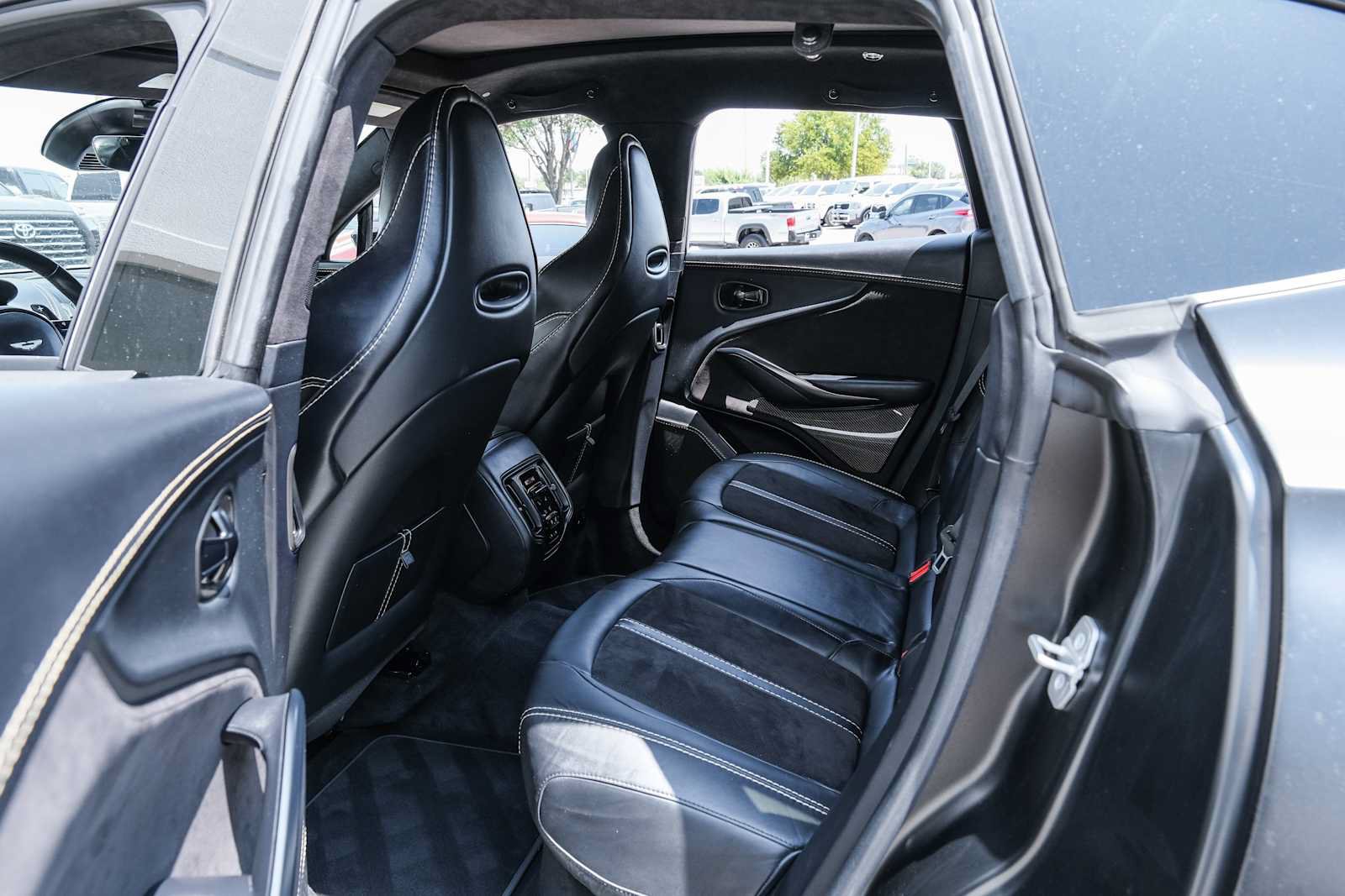 Used 2023 Aston Martin DBX AWD/4WD image 33