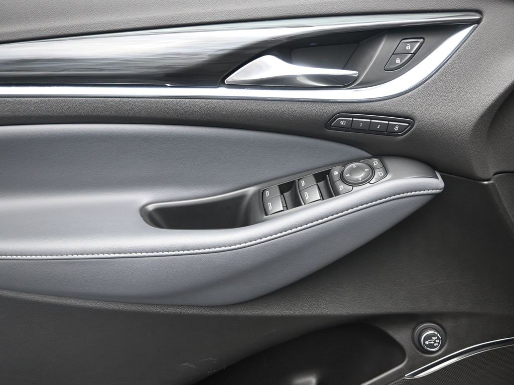 Used 2024 Buick Enclave Premium image 21