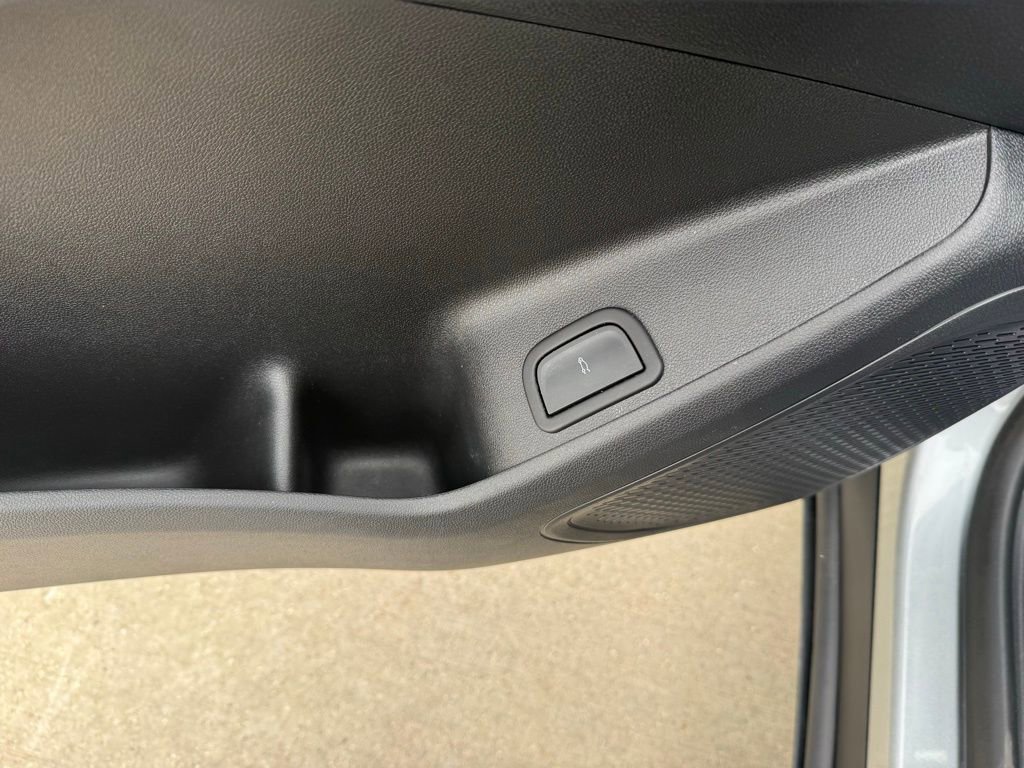 Used 2024 Chevrolet Traverse LS image 27