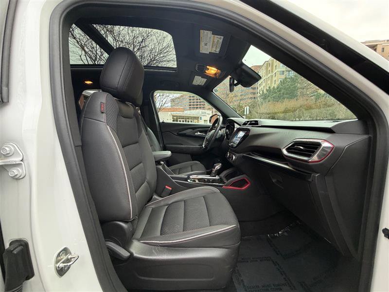 Used 2021 Chevrolet TrailBlazer RS w/ Sun and Liftgate Package image 16