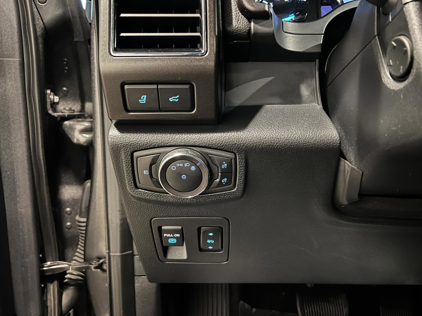 Used 2019 Ford Expedition Limited w/ Equipment Group 301A AWD/4WD image 15