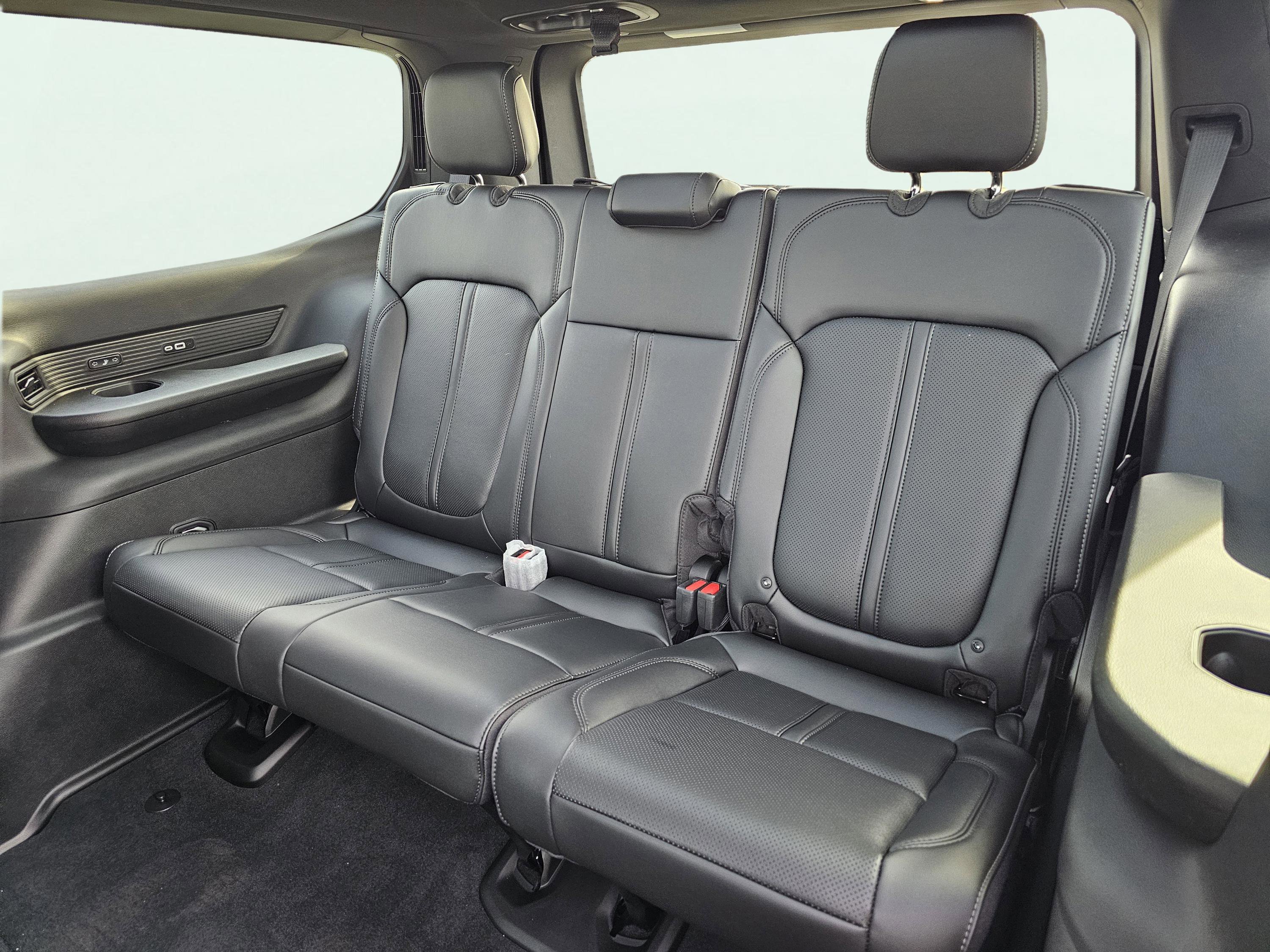 New 2026 Jeep Grand Wagoneer 4WD w/ Premium Group I image 33