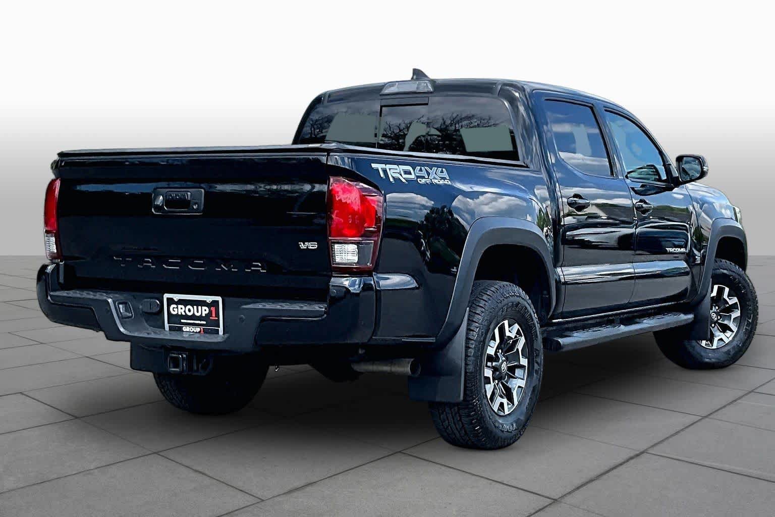 Used 2018 Toyota Tacoma TRD Off-Road w/ Technology Package AWD/4WD image 13