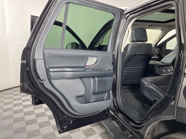 Used 2025 Ford Expedition Platinum image 40