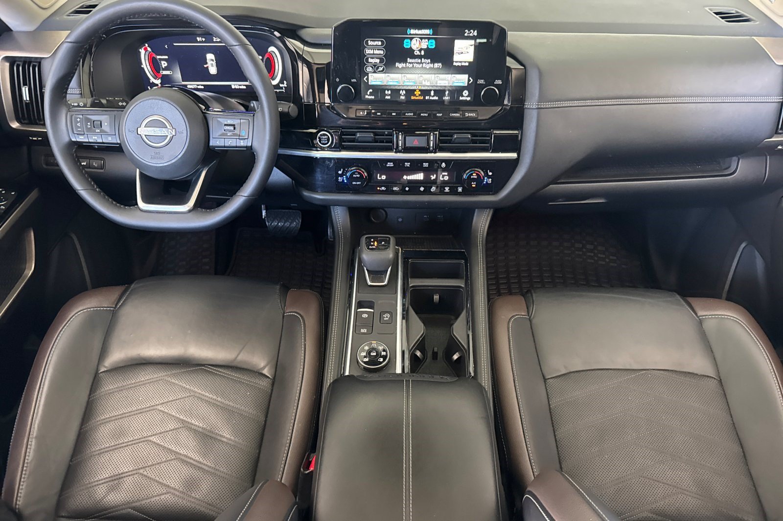 Used 2024 Nissan Pathfinder Platinum w/ Cargo Package AWD/4WD image 16