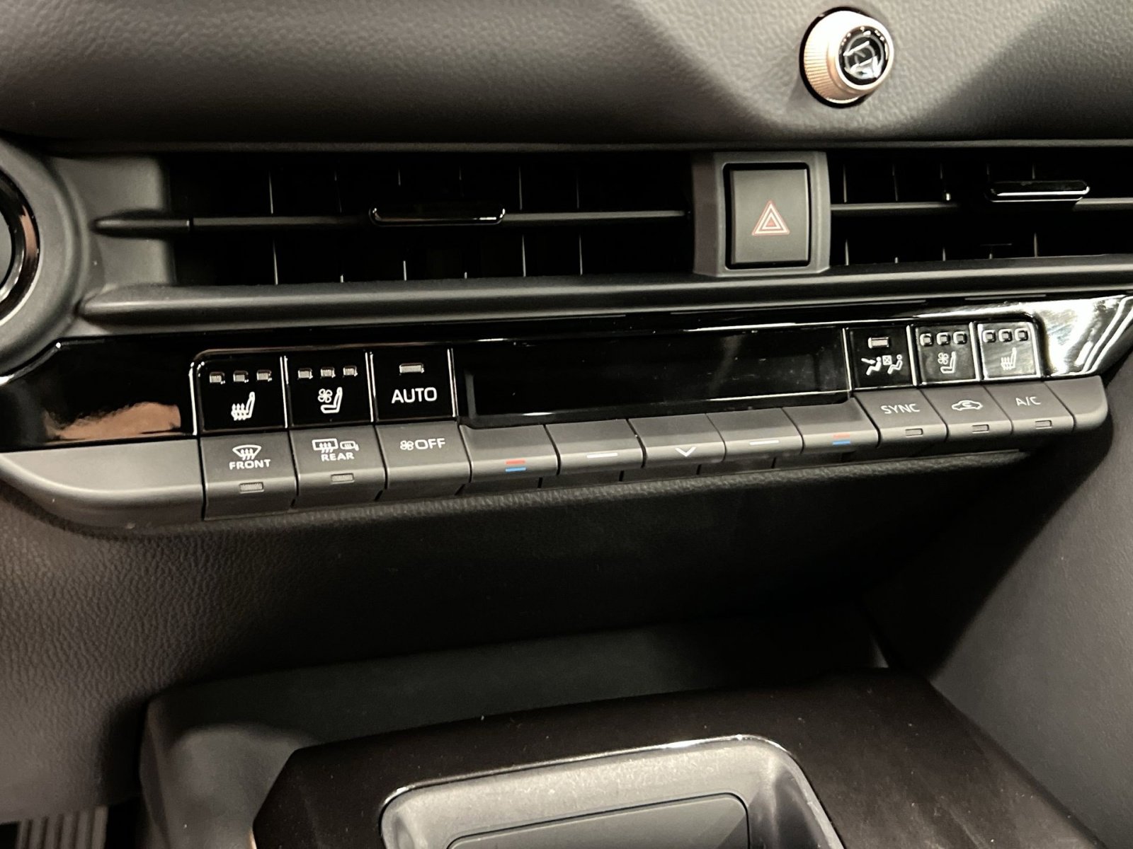 Used 2025 Toyota Crown Platinum AWD/4WD image 17