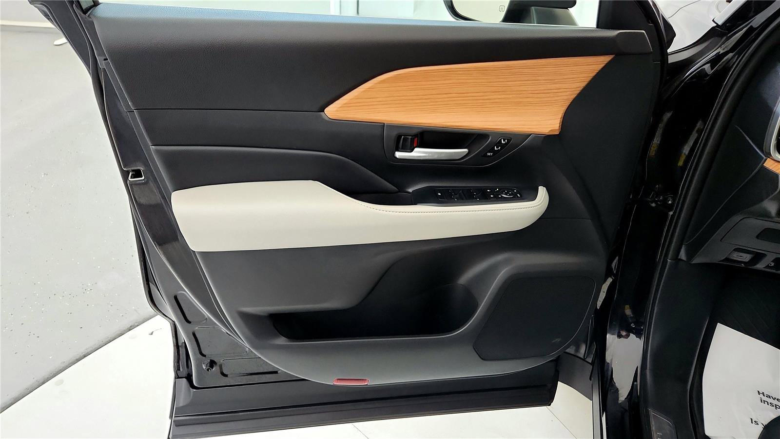 Used 2024 Toyota Grand Highlander Limited image 28