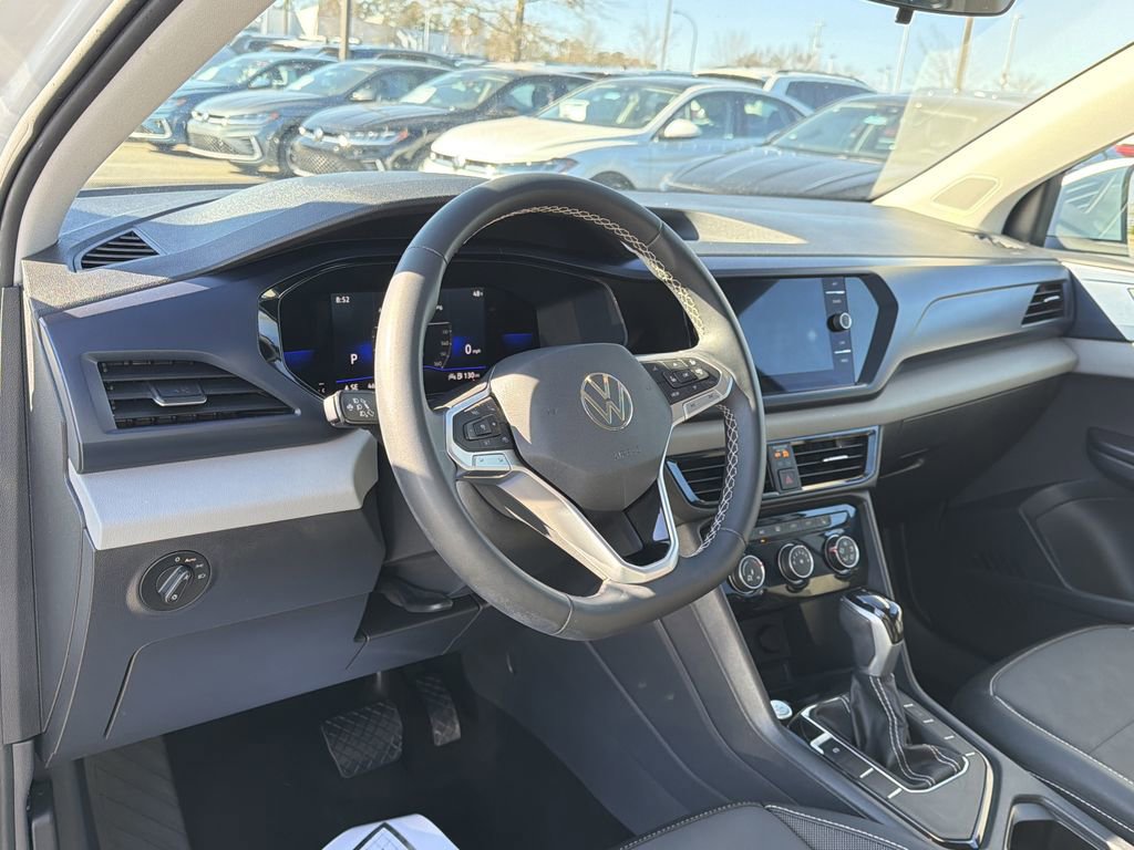 Used 2023 Volkswagen Taos SE image 10