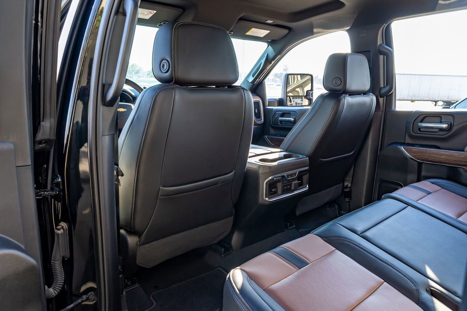 Used 2023 Chevrolet Silverado 3500 High Country w/ Z71 Off-Road Package image 29