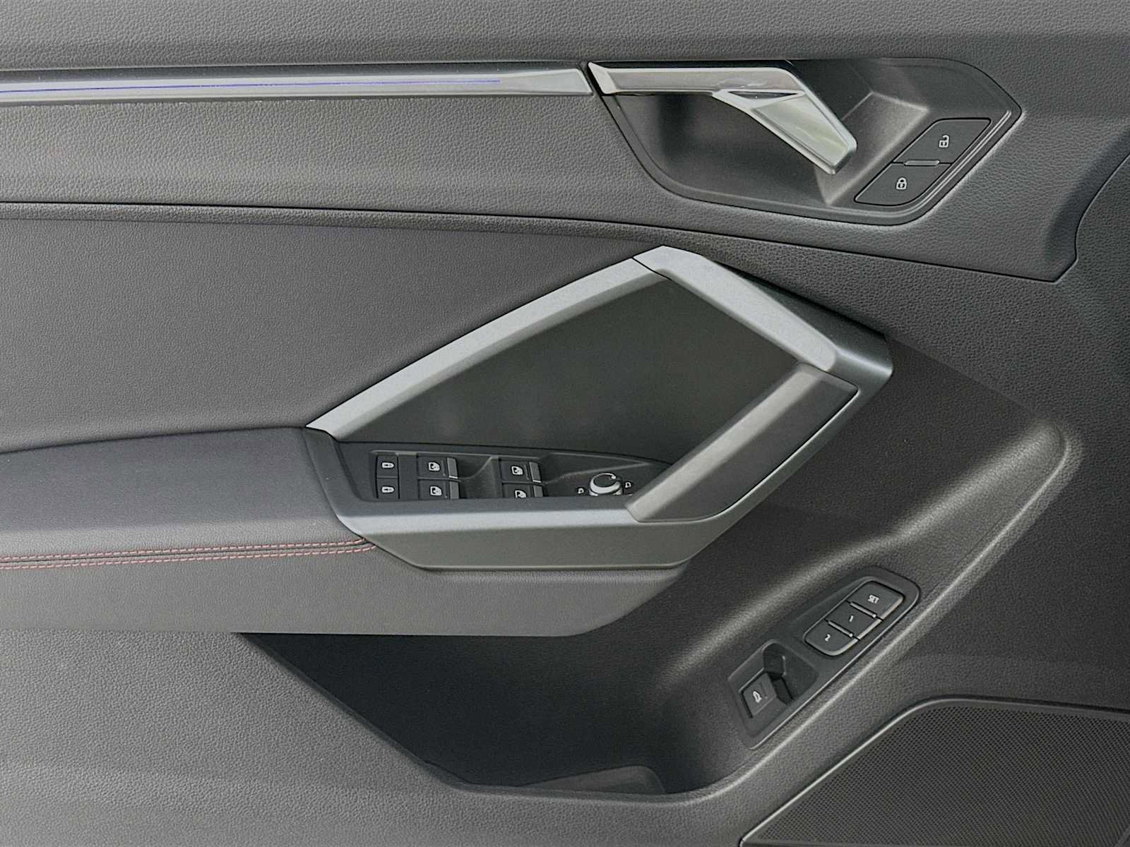 Certified 2025 Audi Q3 2.0T Premium Plus w/ Premium Plus Package AWD/4WD image 17