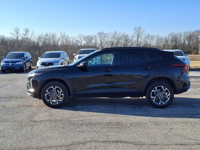 Used 2025 Chevrolet Trax LT w/ LT Convenience Package image 36