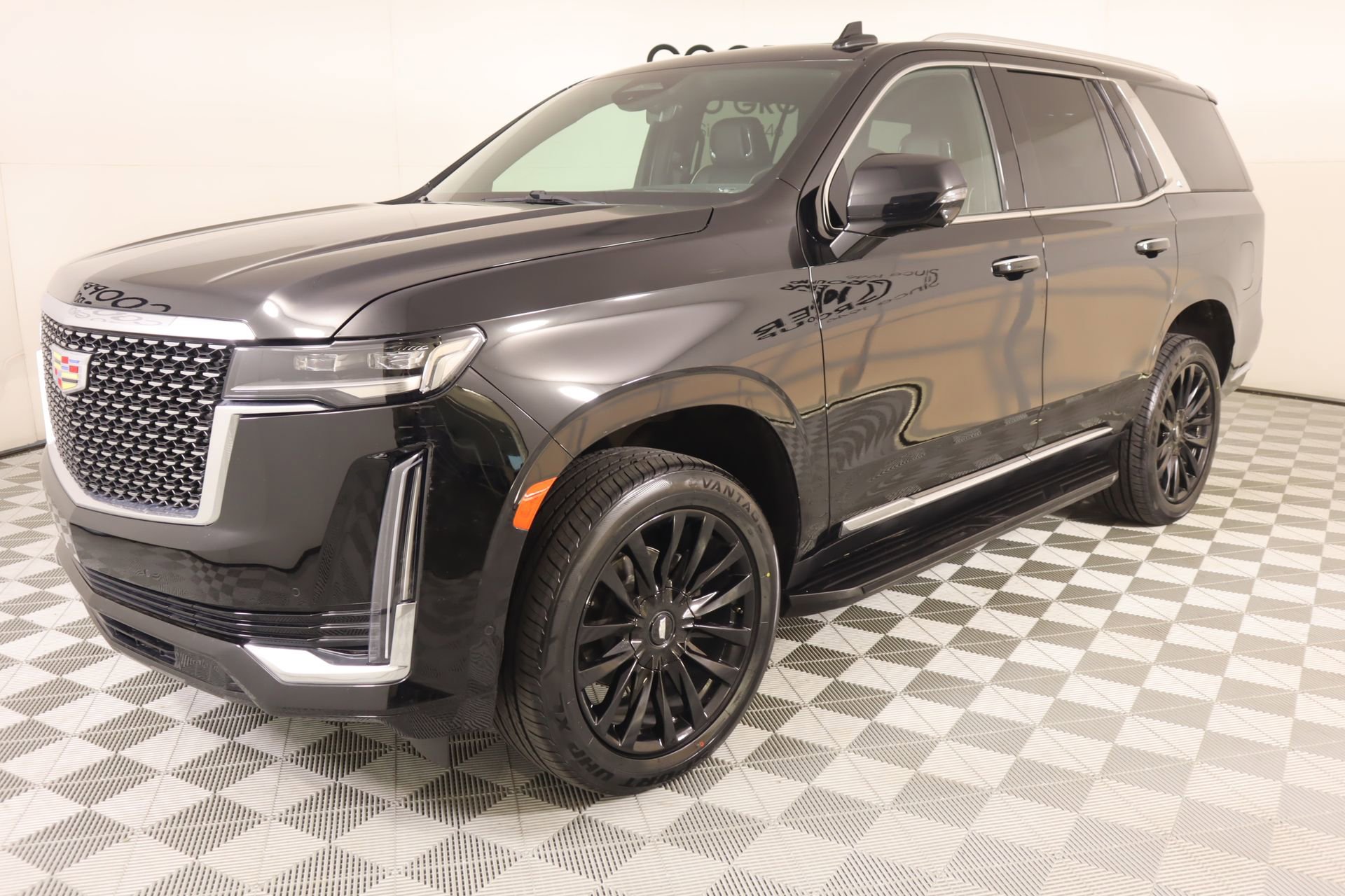 Used 2023 Cadillac Escalade Premium Luxury image 11