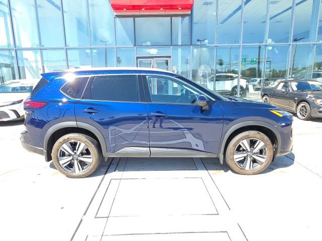 Used 2024 Nissan Rogue SL w/ SL Premium Package image 3