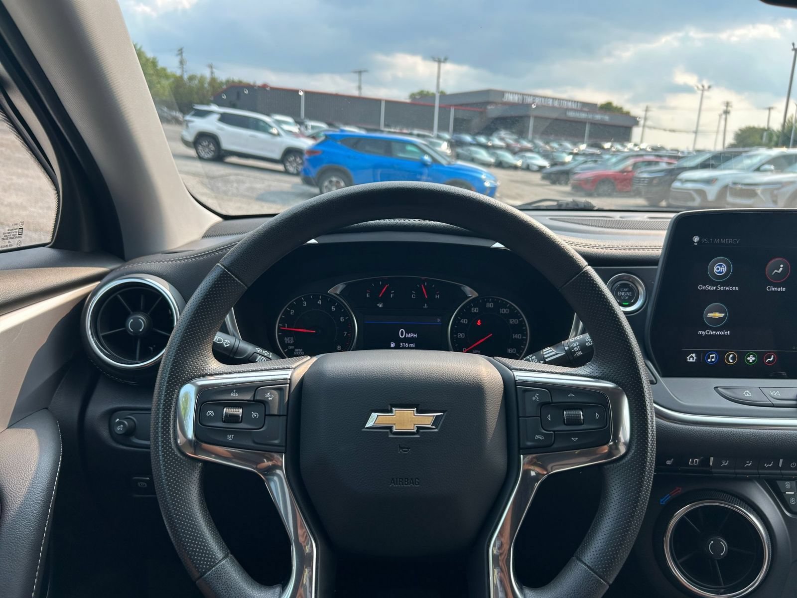 Used 2025 Chevrolet Blazer LT FWD image 28