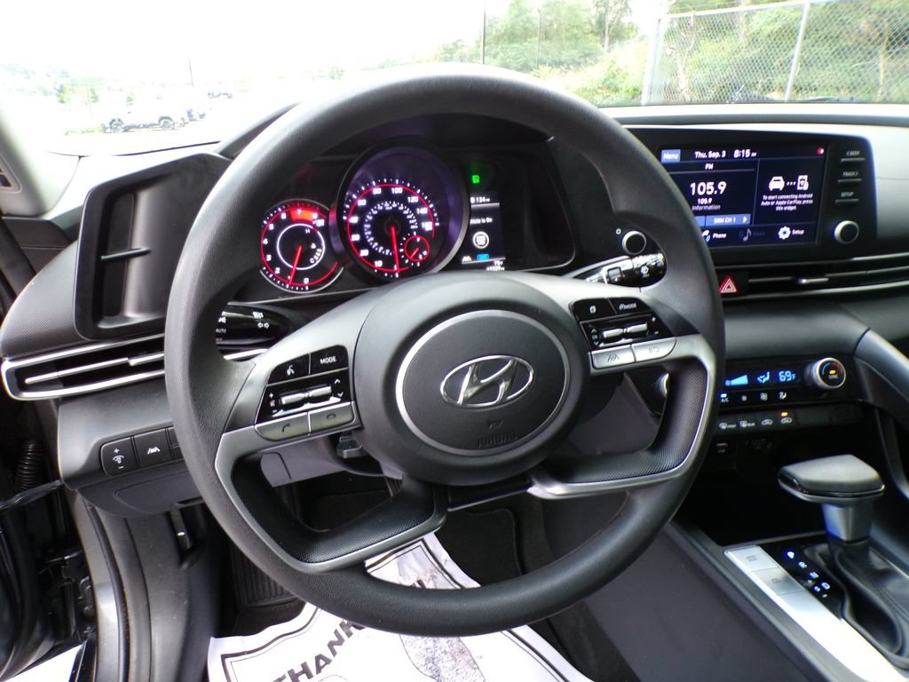 Used 2022 Hyundai Elantra SEL w/ Cargo Package FWD image 12
