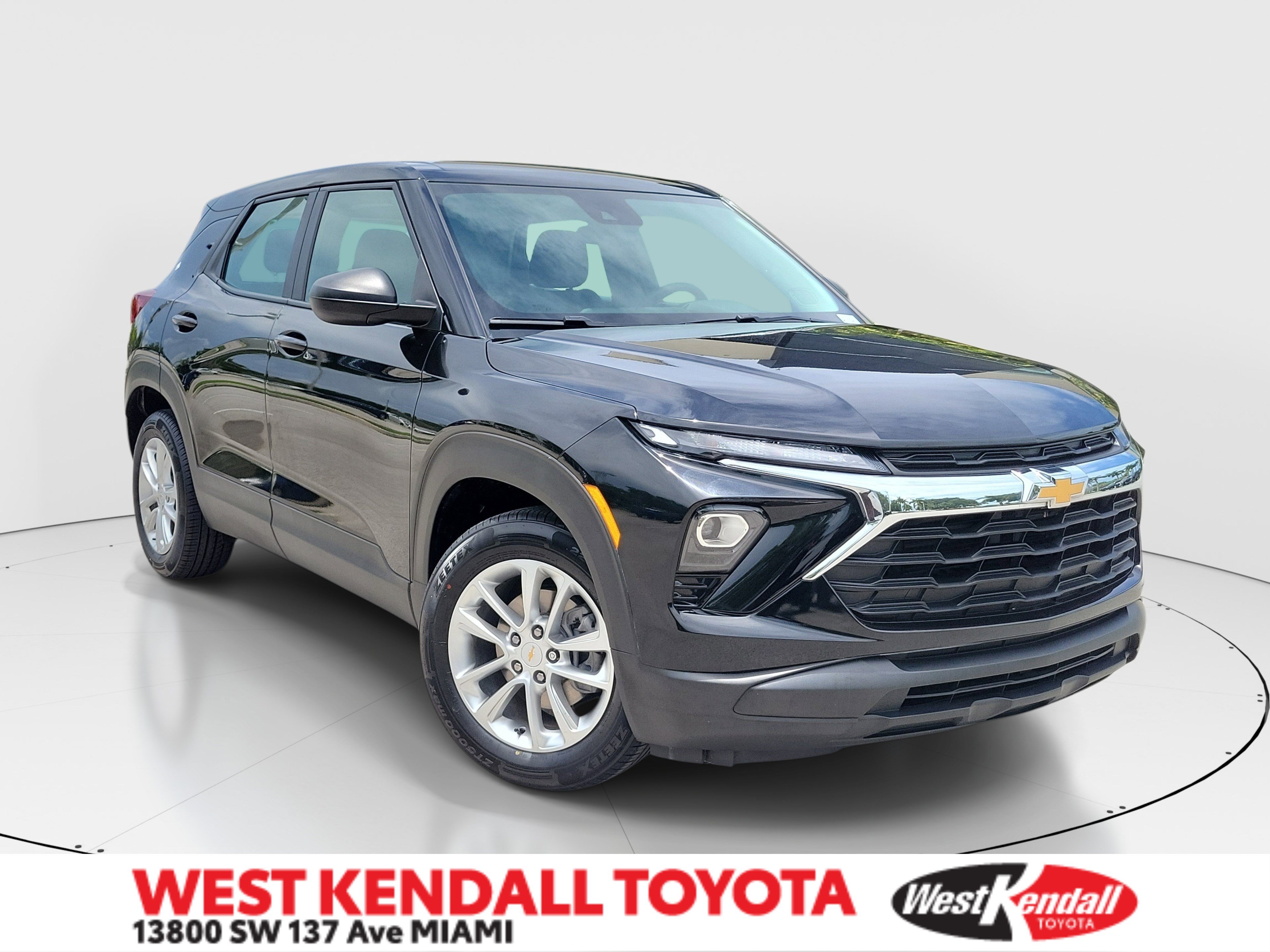 Used 2025 Chevrolet TrailBlazer LS FWD image 1