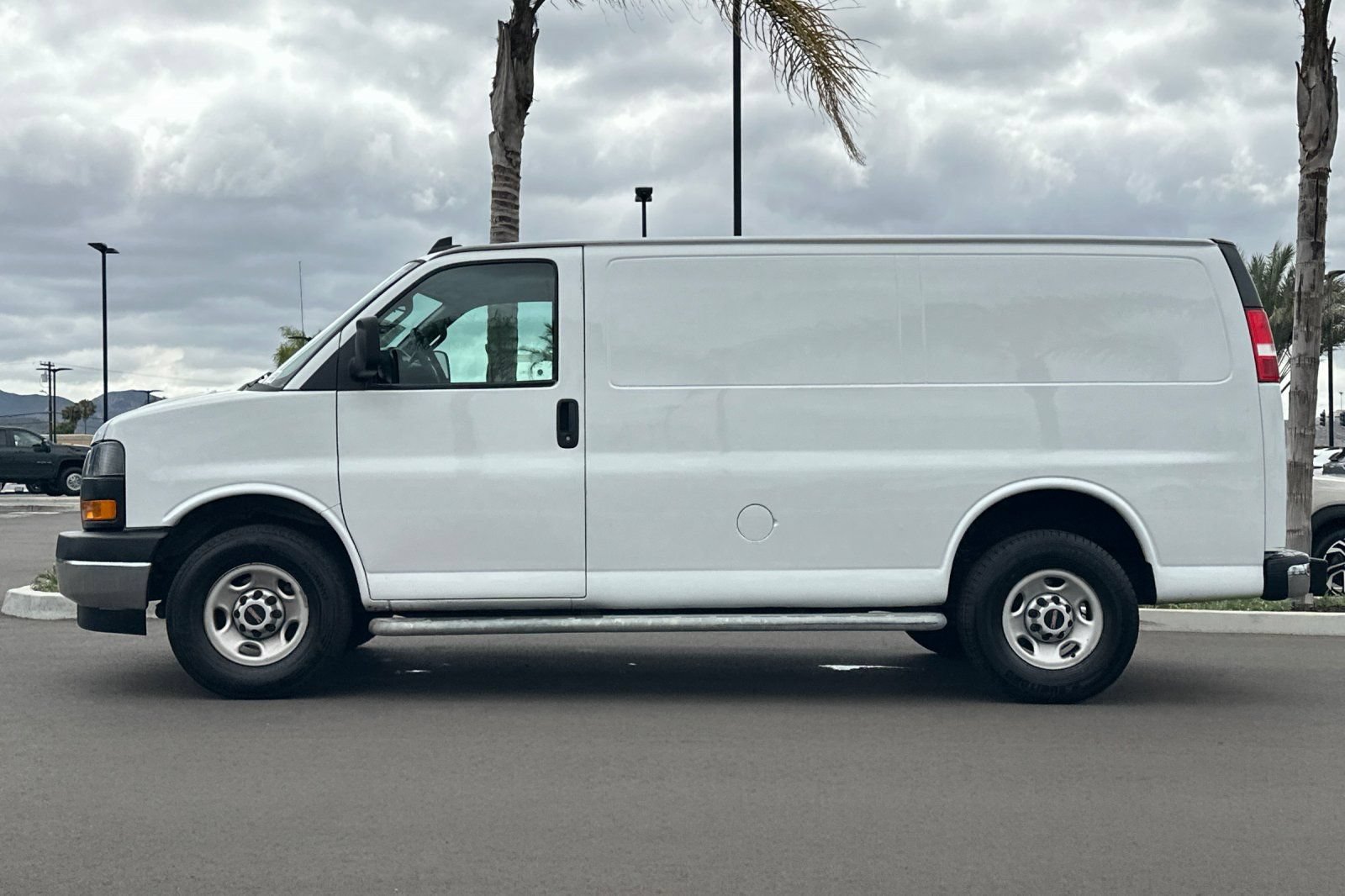 Used 2021 GMC Savana 2500 w/ Driver Convenience Package RWD image 7