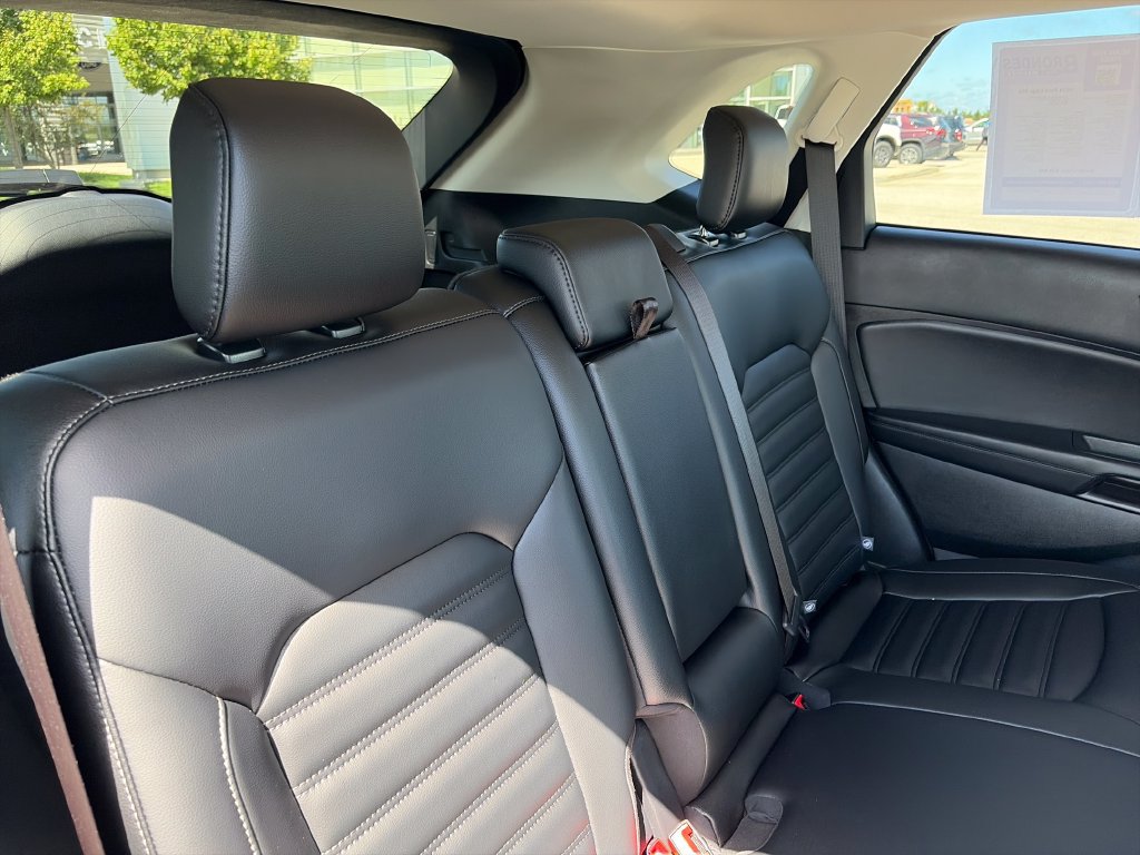 Used 2024 Ford Edge SEL w/ Convenience Package AWD/4WD image 32