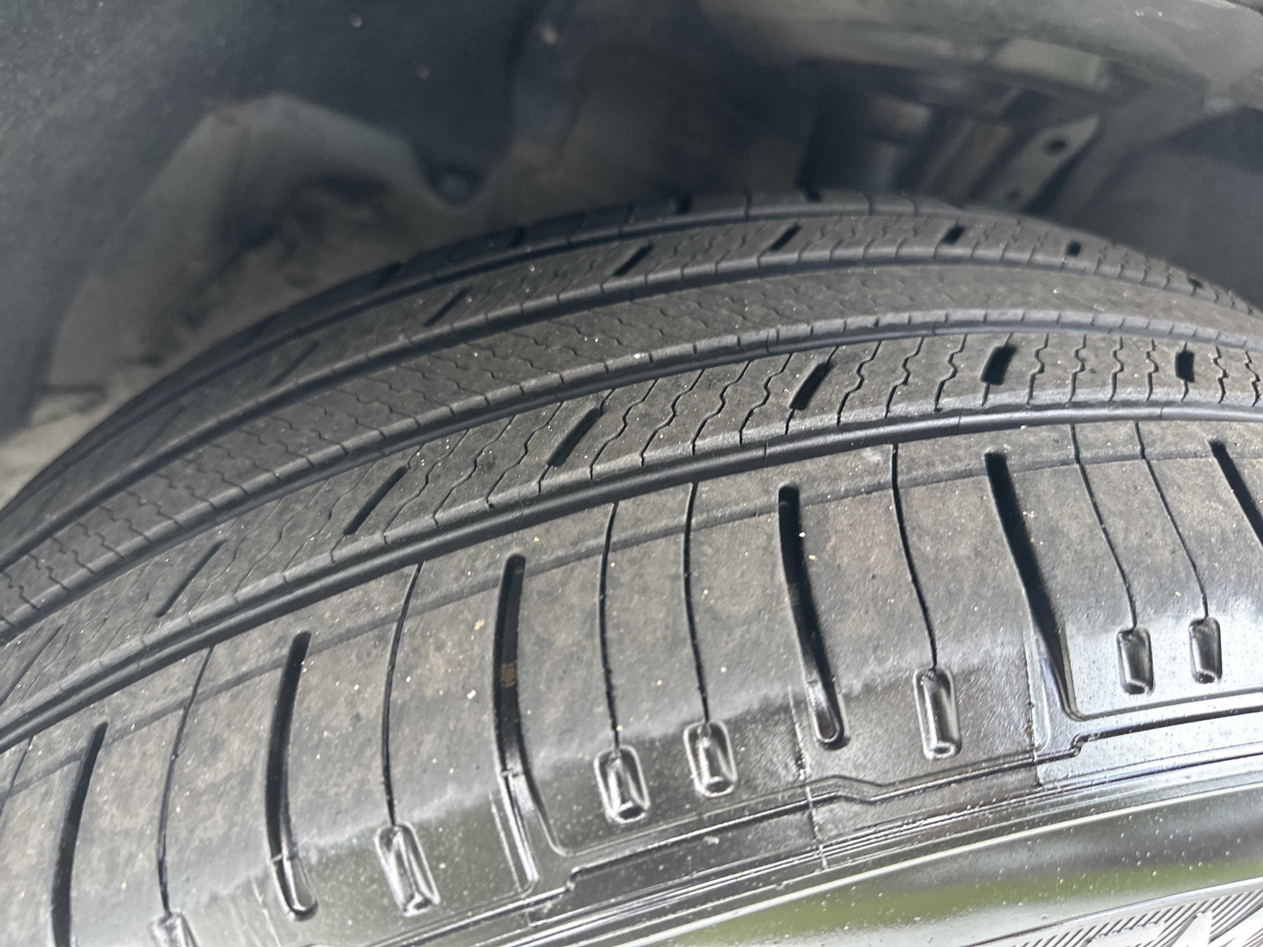 Used 2020 Toyota Highlander XLE AWD/4WD image 12