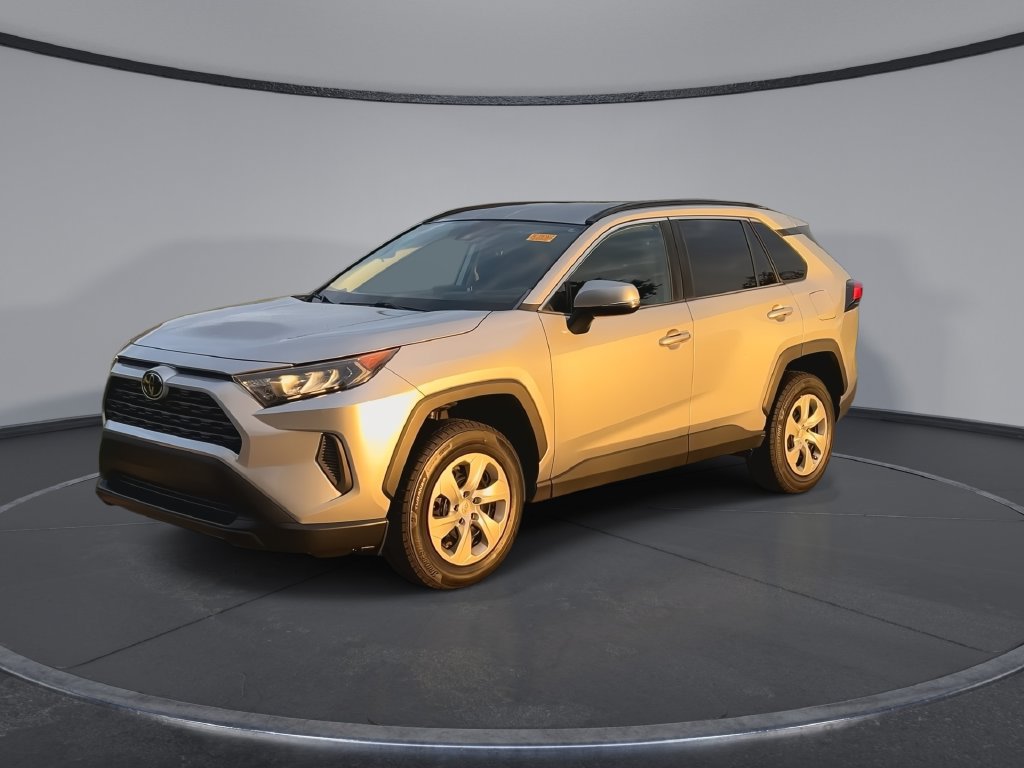 Used 2019 Toyota RAV4 LE FWD image 4