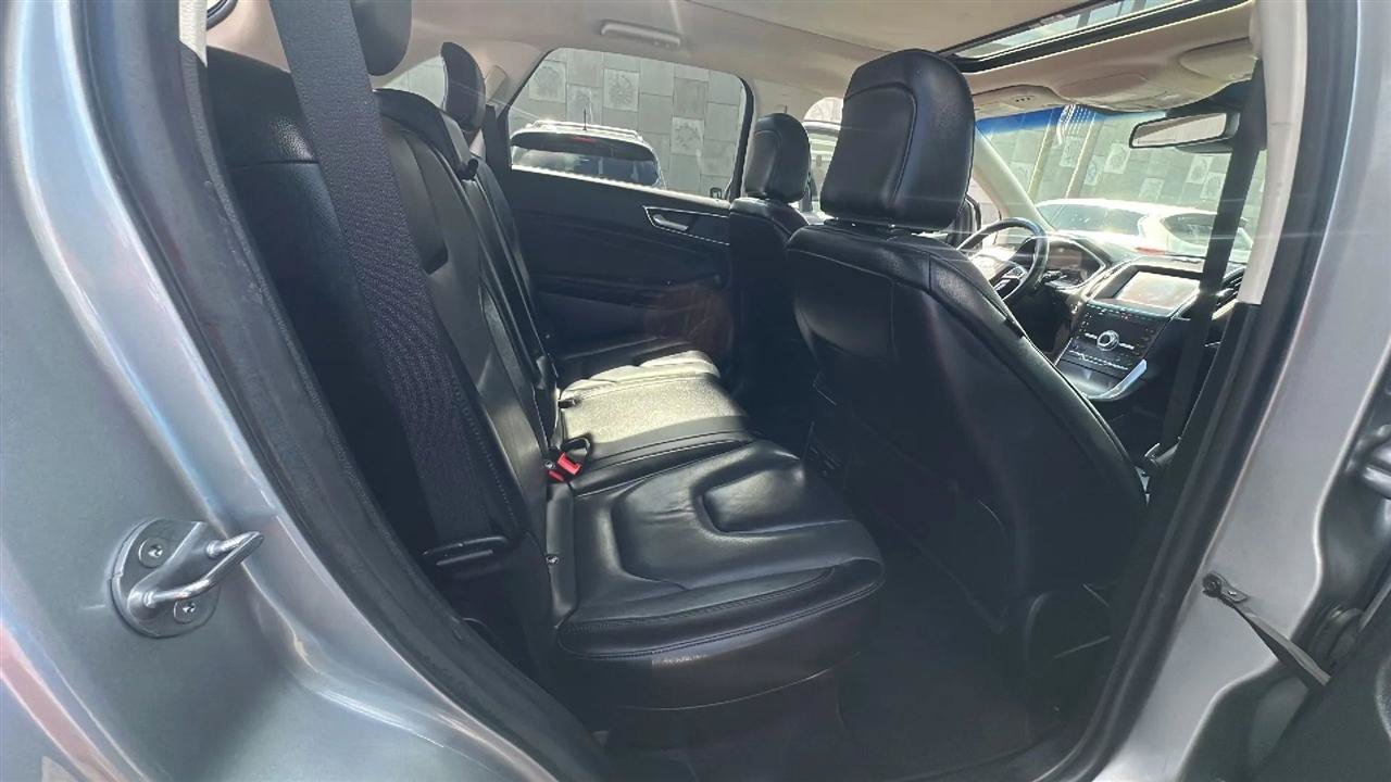 Used 2020 Ford Edge Titanium w/ Equipment Group 301A FWD image 28