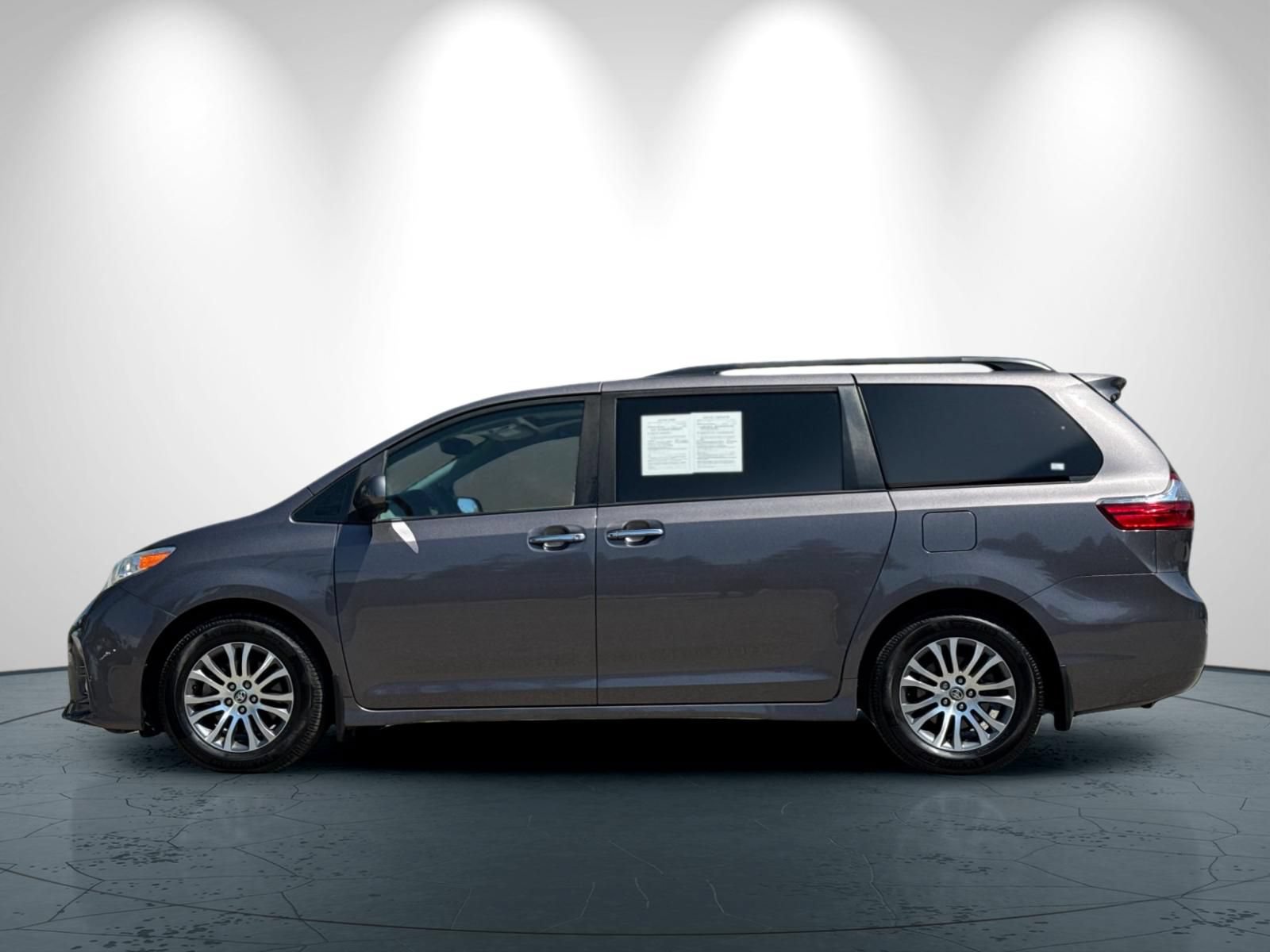 Used 2020 Toyota Sienna XLE w/ XLE Navigation Package FWD image 7