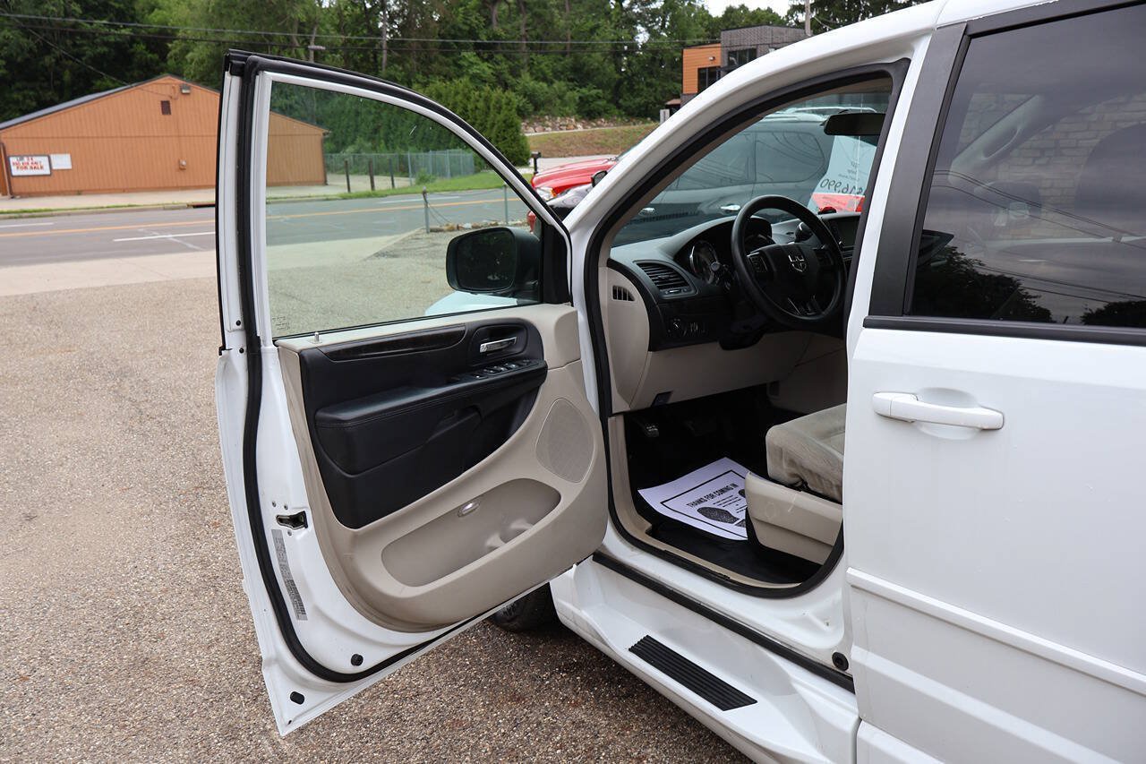Used 2017 Dodge Grand Caravan SE w/ Power Window Group FWD image 19