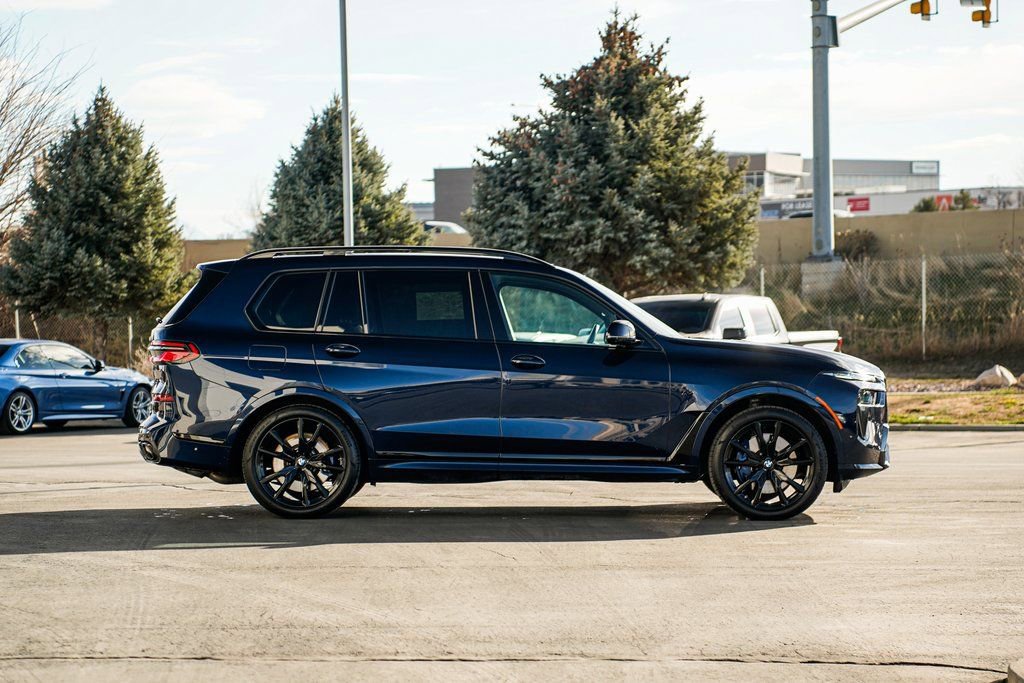 Used 2025 BMW X7 M60i AWD/4WD image 4
