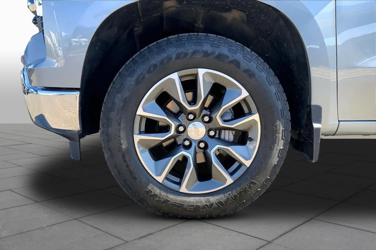 Used 2024 Chevrolet Silverado 1500 LT AWD/4WD image 11