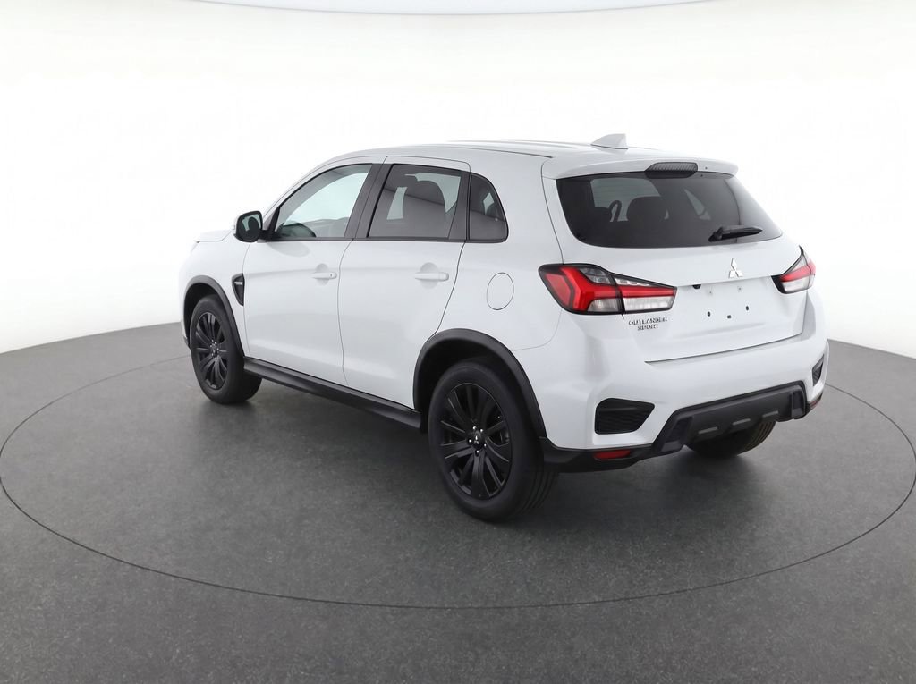 Used 2026 Mitsubishi Outlander Sport LE AWD/4WD image 3
