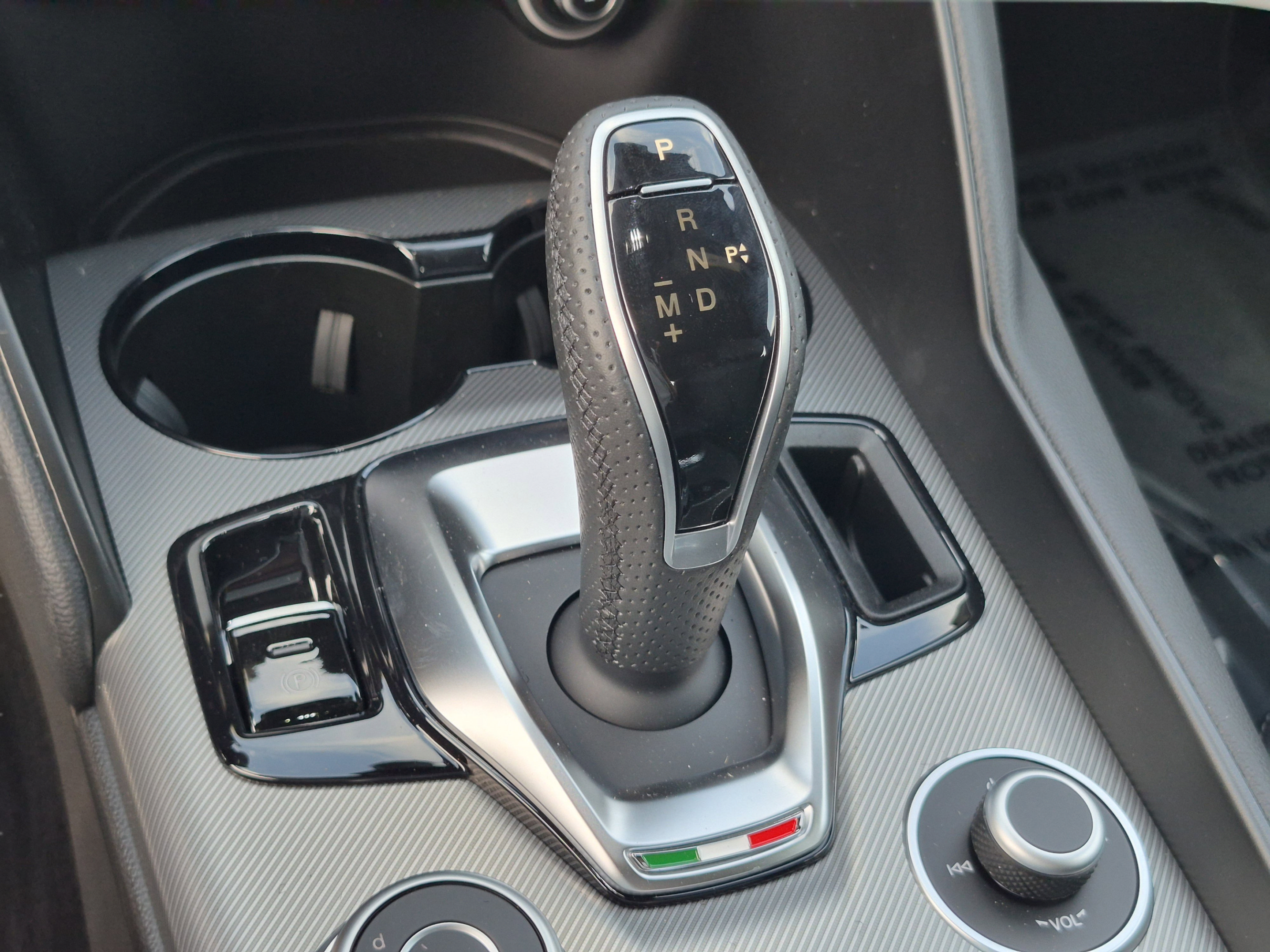 New 2026 Alfa Romeo Giulia w/ Driving Assist Package RWD image 38