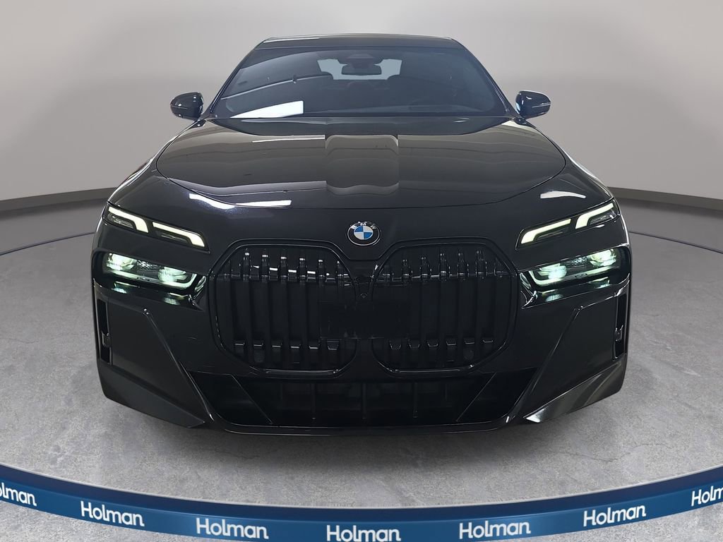 Used 2023 BMW 740i w/ Parking Assistance Package image 3