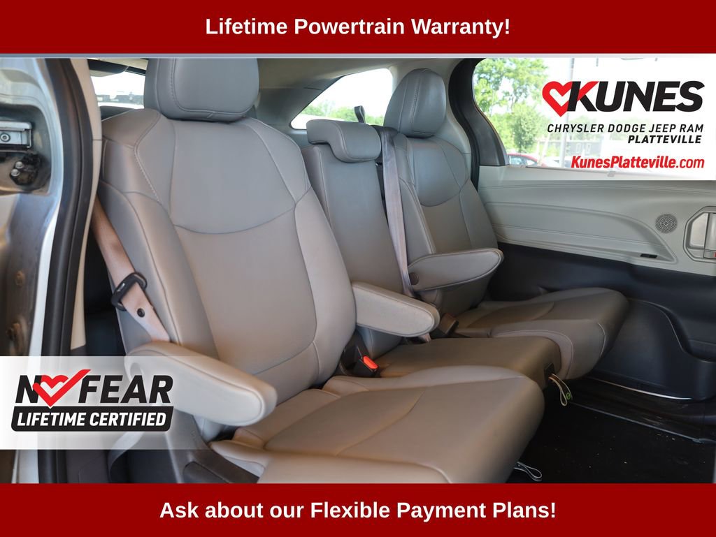 Used 2024 Toyota Sienna XLE image 19