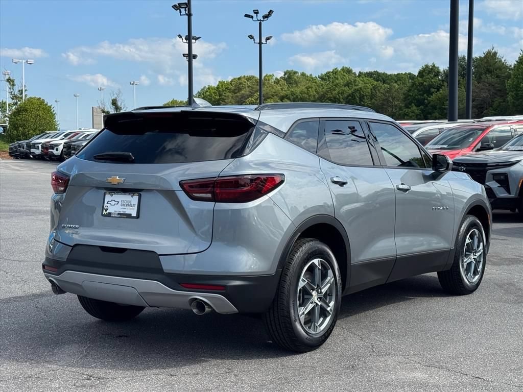 New 2025 Chevrolet Blazer LT w/ Convenience Package FWD image 3
