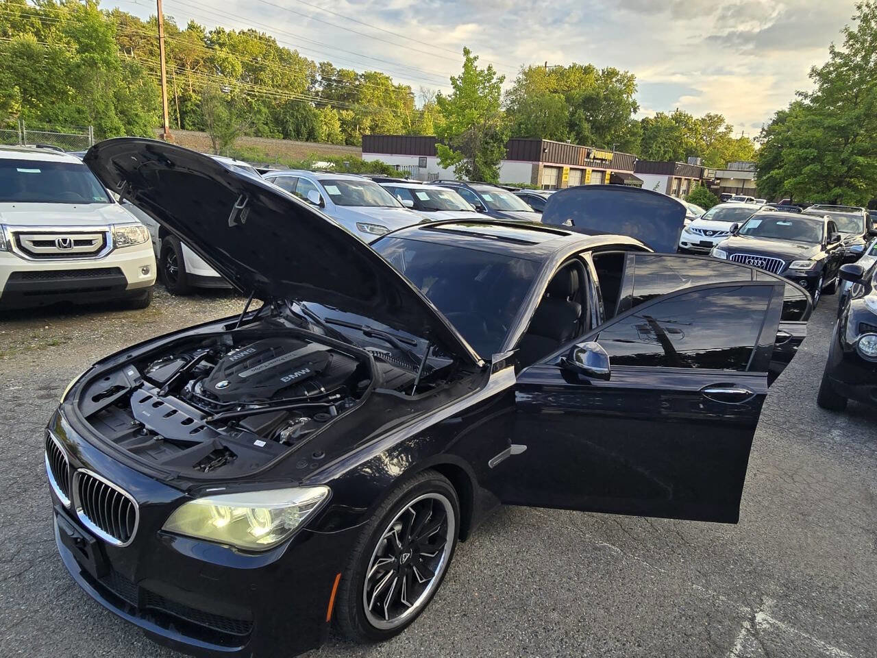 Used 2014 BMW 750Li xDrive w/ Executive Package image 4