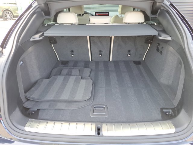 Used 2023 BMW X4 M40i w/ Premium Package image 9