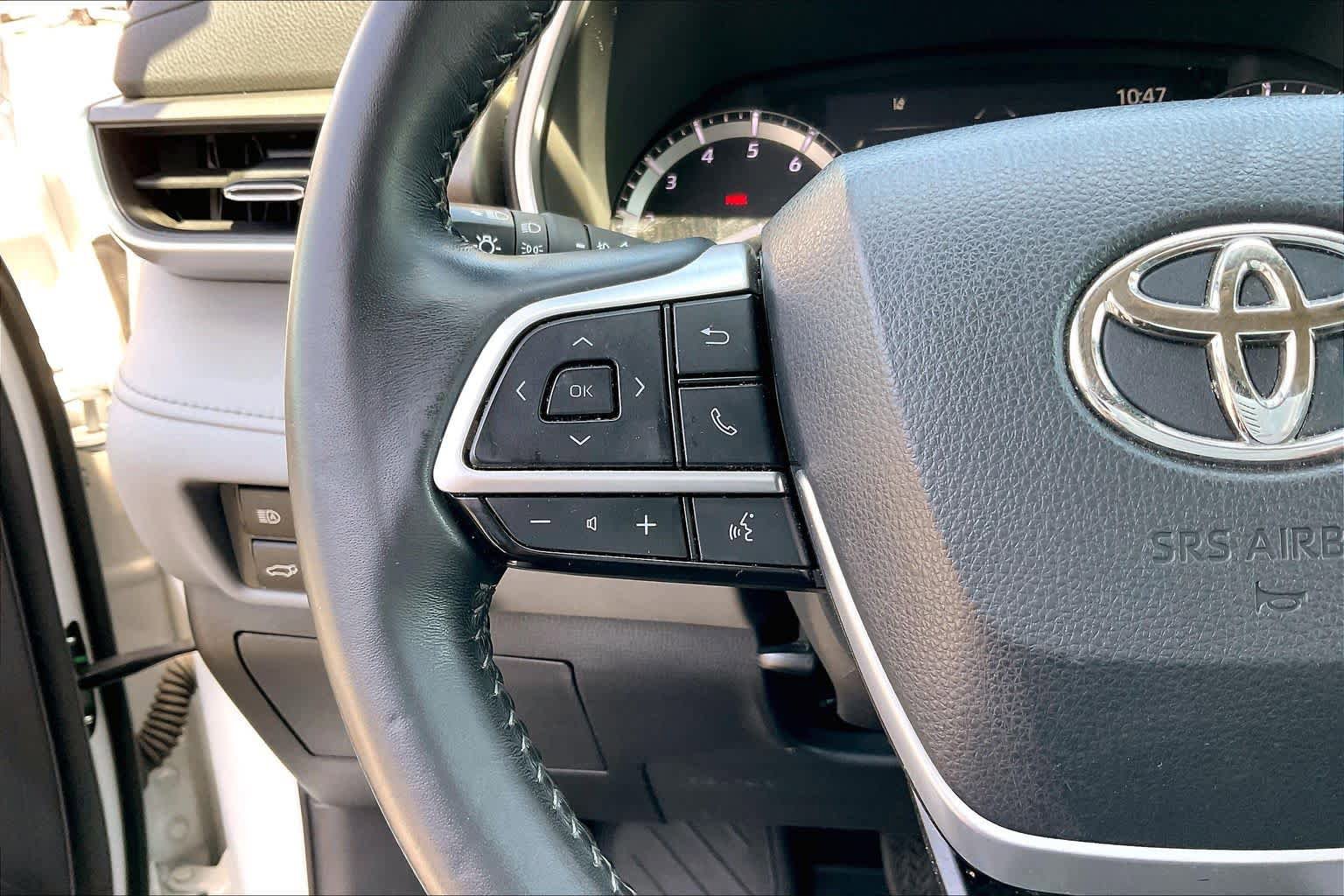 Used 2022 Toyota Highlander XLE FWD image 23