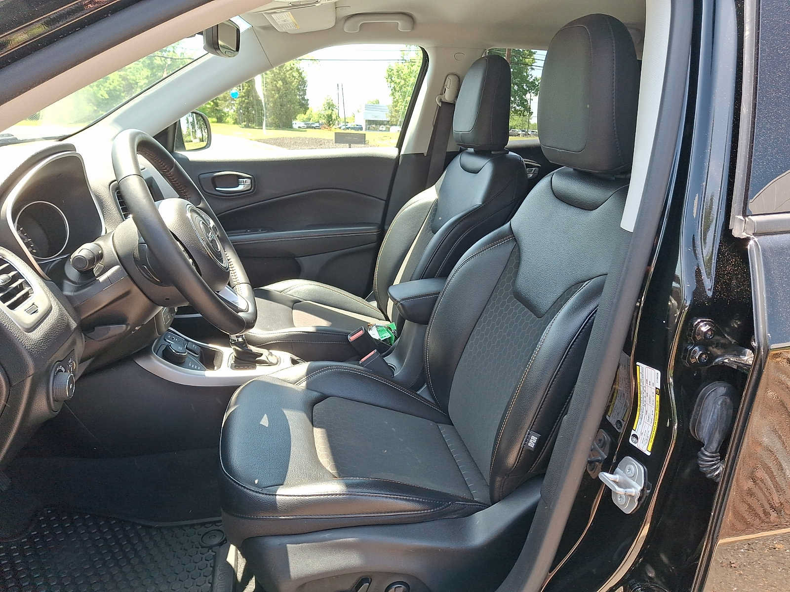 Used 2020 Jeep Compass Latitude w/ Popular Equipment Group AWD/4WD image 10