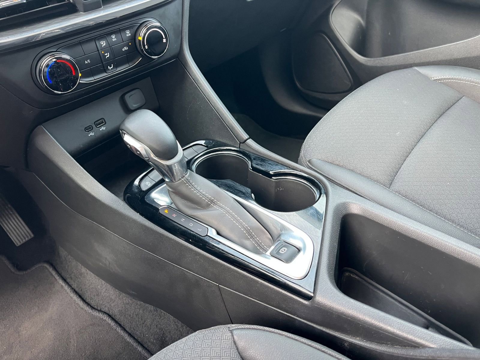 Used 2025 Buick Encore GX Preferred image 40